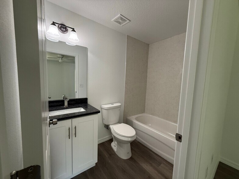 Building Photo - 53 Poplar Rd