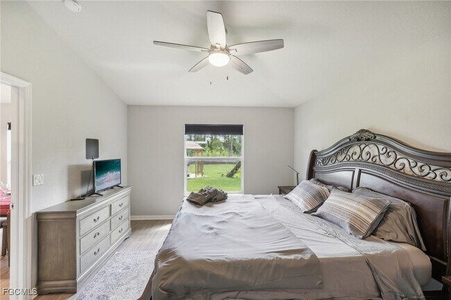 Building Photo - 940 Belmont St E