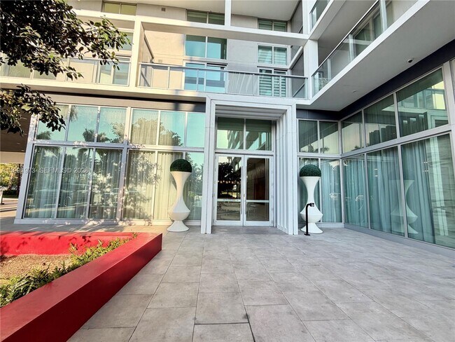 Building Photo - 2000 Metropica Wy