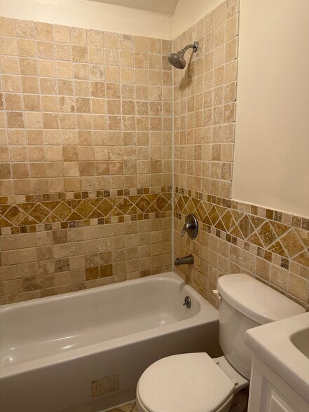 Building Photo - 2861 Grace Ave