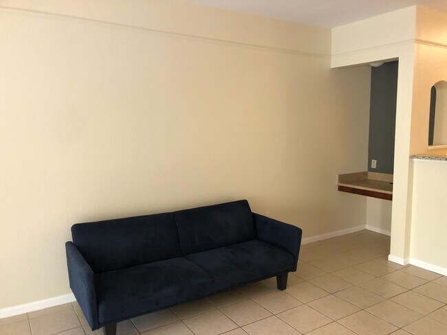 Building Photo - 2801 Chancellorsville Dr