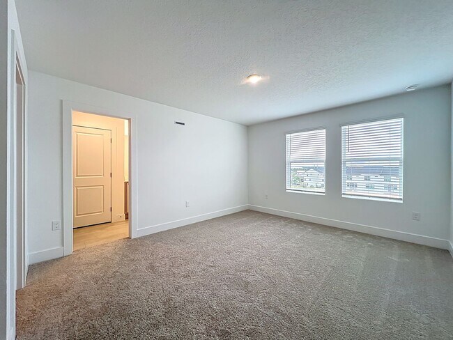 Building Photo - 15465 Hamlin Pk Dr