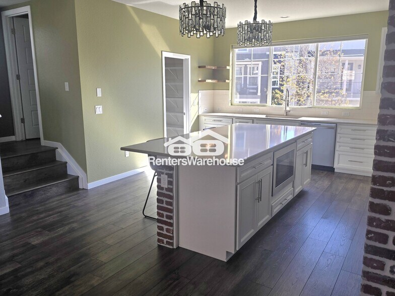 Building Photo - 9065 Southurst St