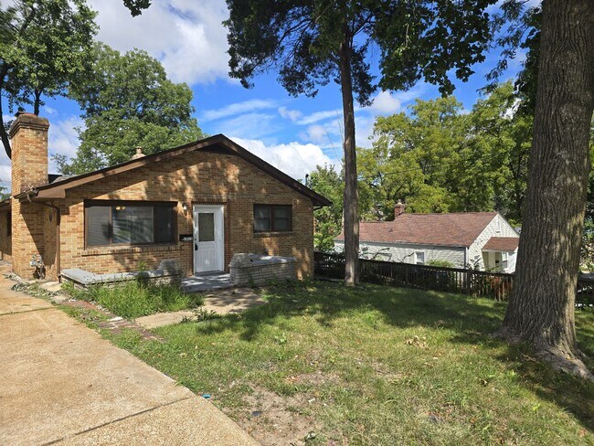 Building Photo - 1813 Spencer Ave