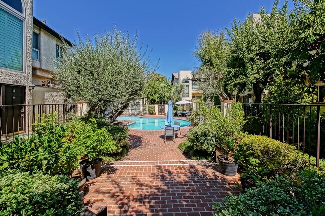 Building Photo - BRIGHT & AIRY, REAR-UNIT TOWNHOUSE W/ SPACIOUS PATIO, BALCONY & HUGE 2-CAR GARAGE IN GATED COMMUN...