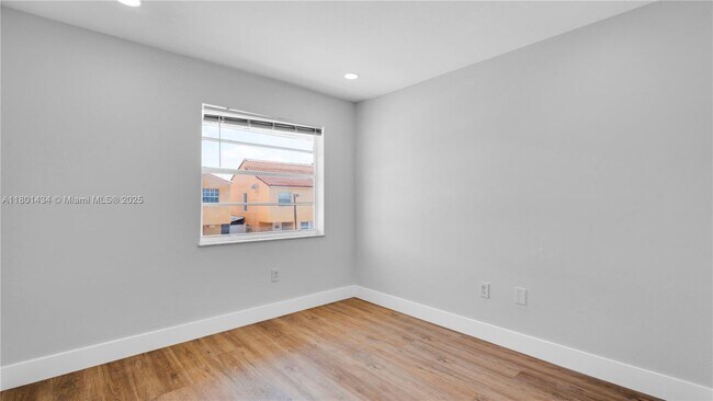 Building Photo - 2412 W 54th Pl