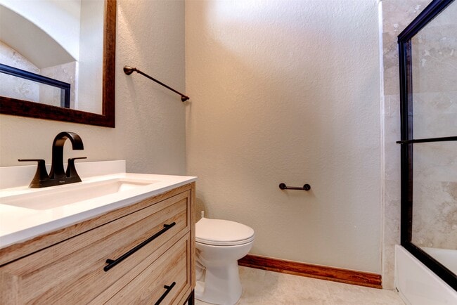 Building Photo - 1426 W 21st St