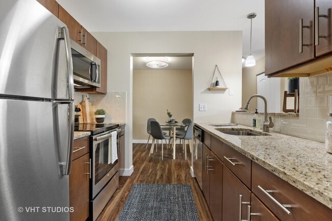 Building Photo - 99 Kensington Cir