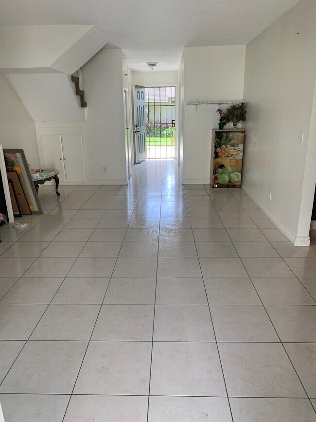 Living room - 13864 Dawson St