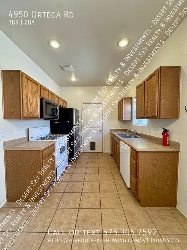 Building Photo - 4950 Ortega Rd