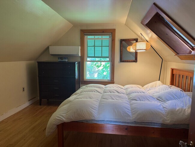 Building Photo - Furnished 3 bedroom home in Lebanon