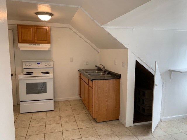 Building Photo - 86 W State St