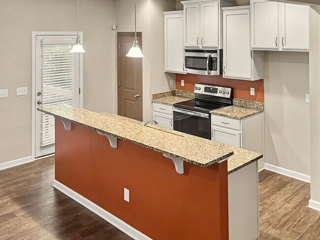Building Photo - Move-in Ready!