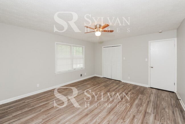Building Photo - Welcome home to this 4 bedroom, 2 bathroom home