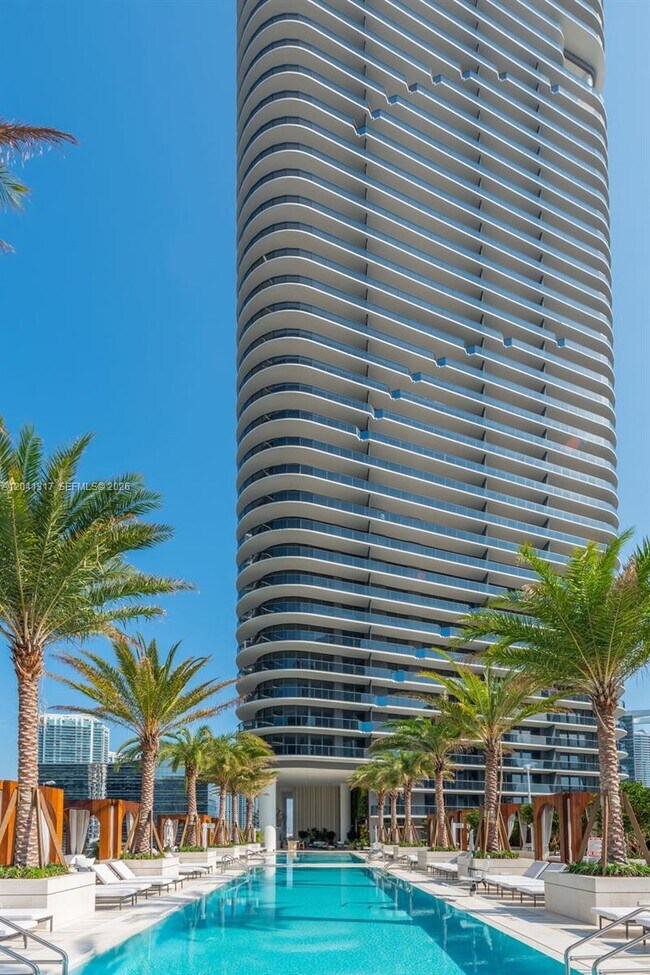 Building Photo - 801 S Miami Ave