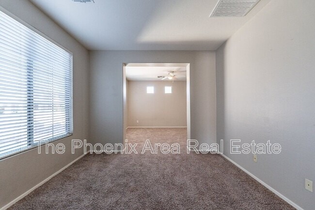 Building Photo - 2741 E Yellowstone Pl