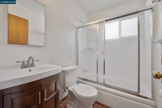 Building Photo - 2134 McGee Ave