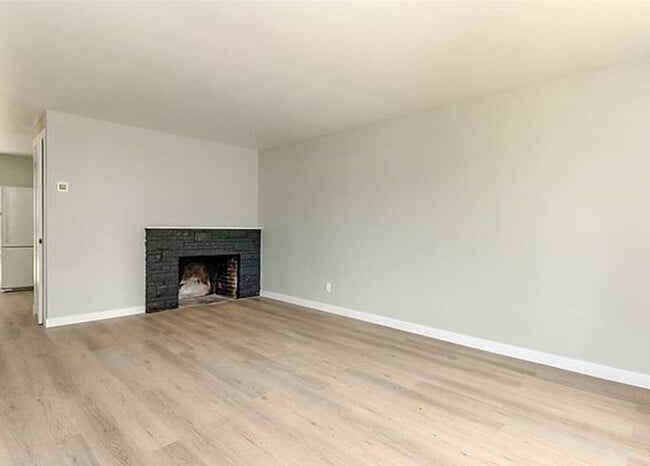 Building Photo - Beautiful 3 Bedroom Home on Spacious Lot in Federal Way