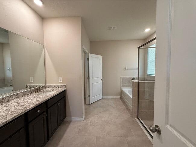 Building Photo - 3 Bedroom 2.5 Bath Single Family Home Promenade Estates
