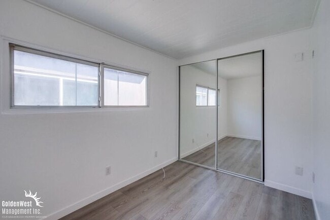 Building Photo - Modern 3Bdm 1Ba Duplex Home in Desirable Point Loma Heights Neighborhood!