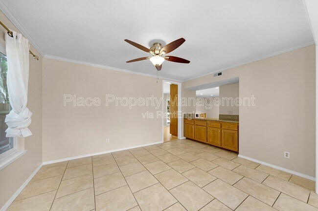 Building Photo - 13821 Davenport Ave