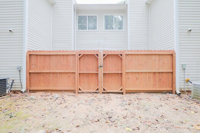 Building Photo - 6463 Klinect Ct