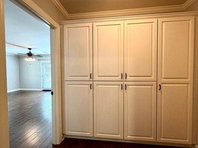 Building Photo - Sharon Hills Neighborhood