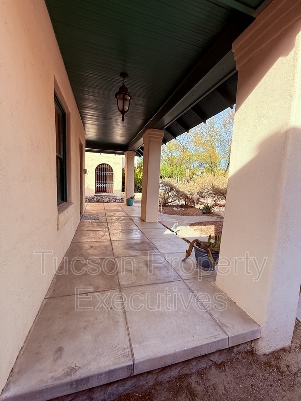 Building Photo - 340 S Scott Ave