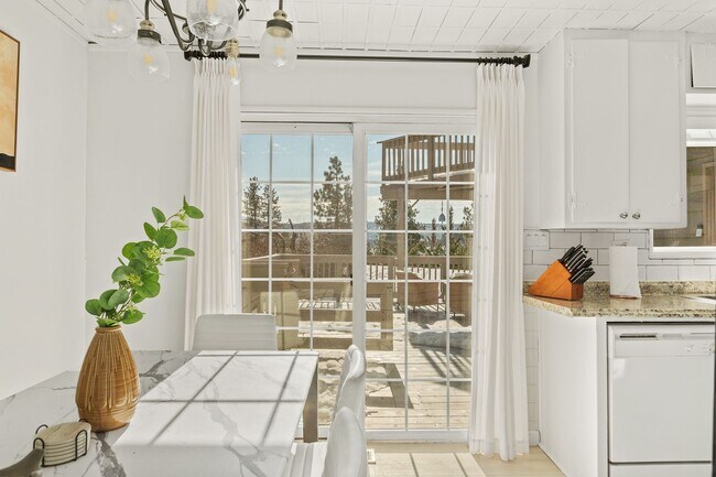 Building Photo - Lake-View 4BR Cabin with Dual Decks in Faw...