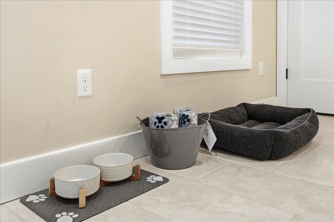 Building Photo - 1434 S Euclid Ave