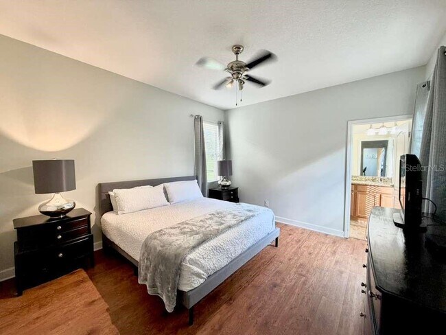 Building Photo - 8894 Candy Palm Rd