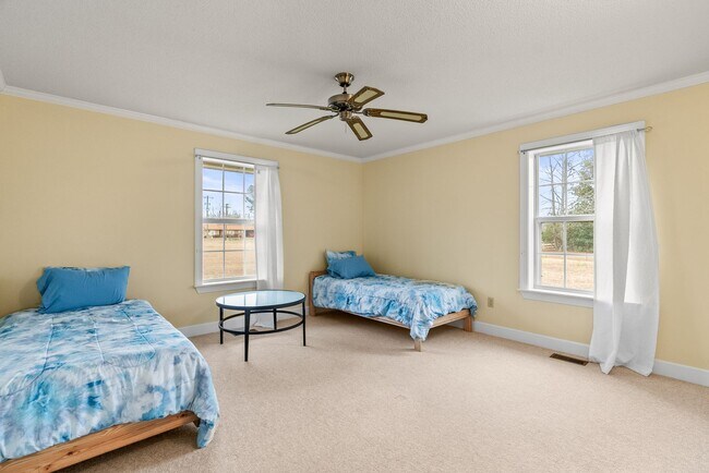 Building Photo - Country Living within Minutes of City Life