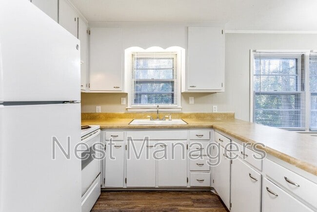 Building Photo - 1089 Essex Pl