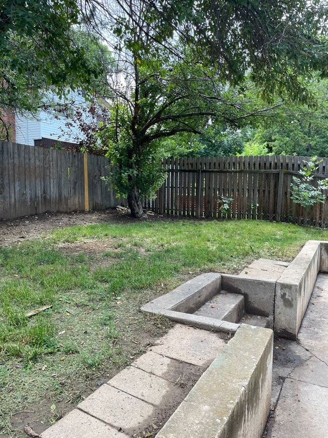 Building Photo - STUDENTS WELCOME! 5 Bedroom 3 Bathroom Single Family Home West Fort Collins