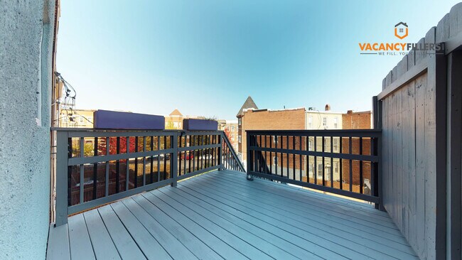 Building Photo - 2225 Brookfield Ave