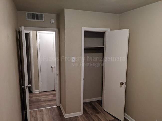 Building Photo - 9215 Outerbelt Ct