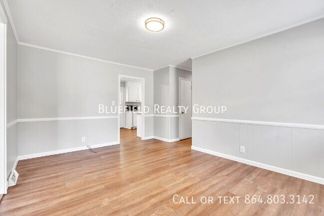 Building Photo - 107 111 River Rd Cir