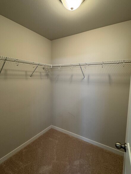 Walk in Closet - 29 159th St SE