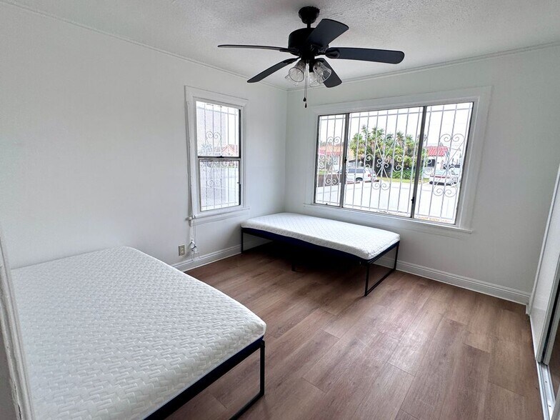 Building Photo - 540 W 107th St