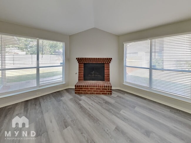 Building Photo - 4961 Briar Oaks Ln