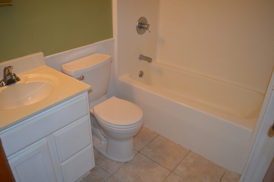 Building Photo - 4734 Bergamot Way