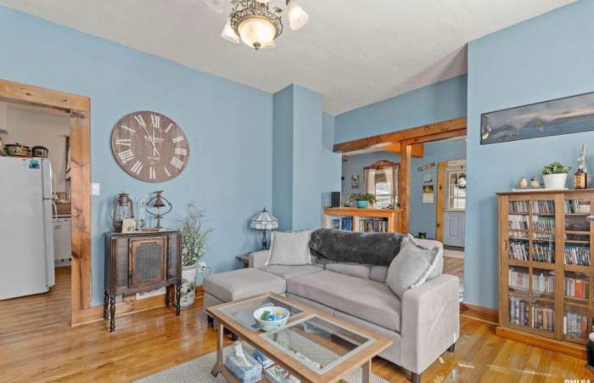 Building Photo - 111 21st St