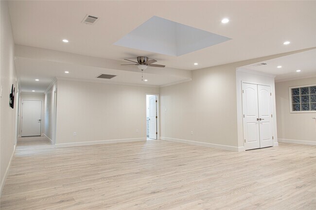 Building Photo - 3619 S Braeswood Blvd