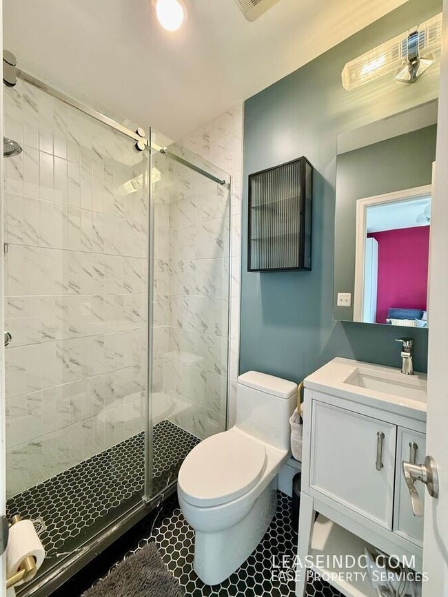 Building Photo - 159 V St NE