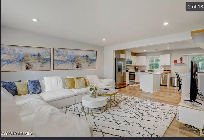 Building Photo - 1001 Cyprus Ct