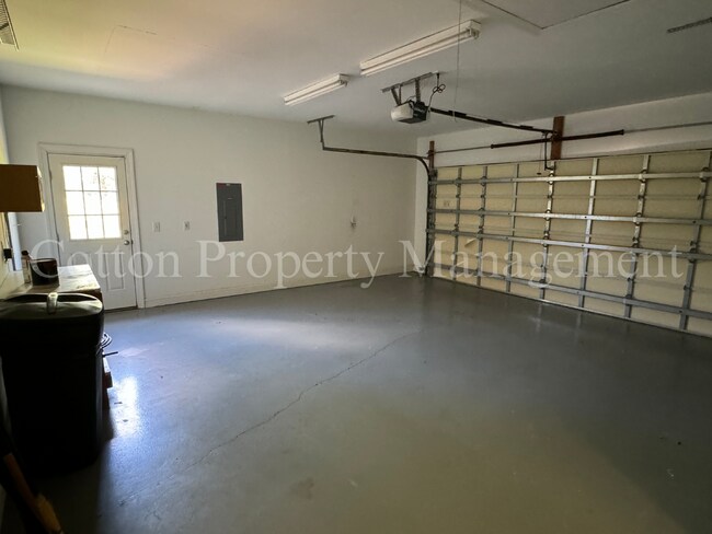 Building Photo - 7824 Sanderling Pl