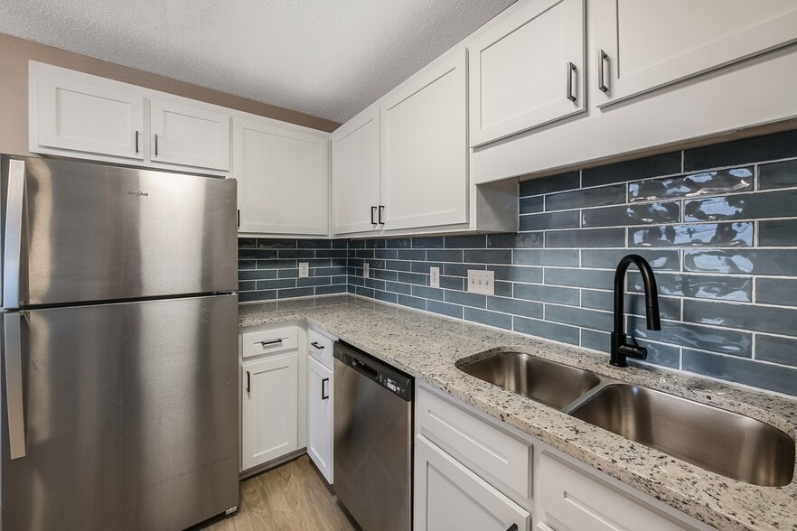 Building Photo - Spring Lake Apartments