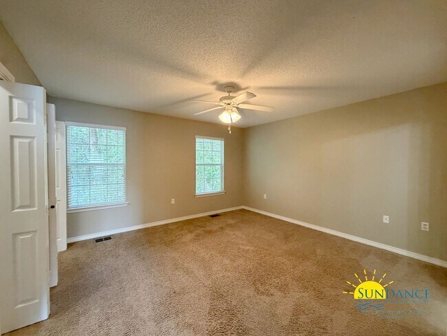 Building Photo - Stunning 2 Bedroom Townhome Near Eglin AFB & Hurlburt Field!