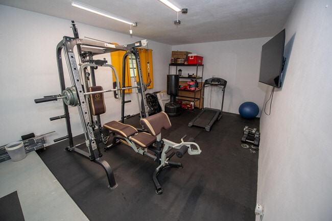 Building Photo - 5320 Taylor St