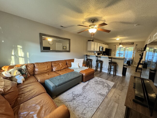 Building Photo - 5006 Banister Loop